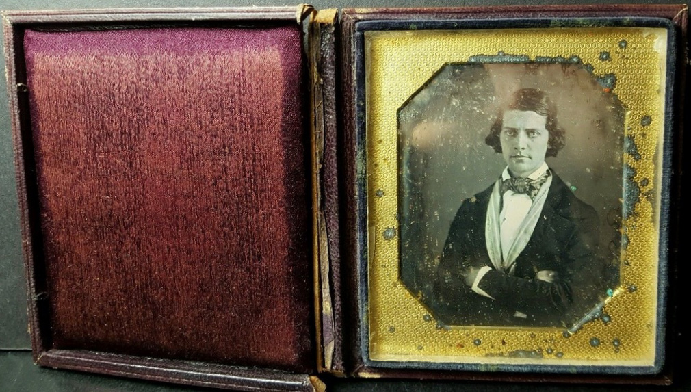 Daguerreotype of an unidentified swarthy young man.